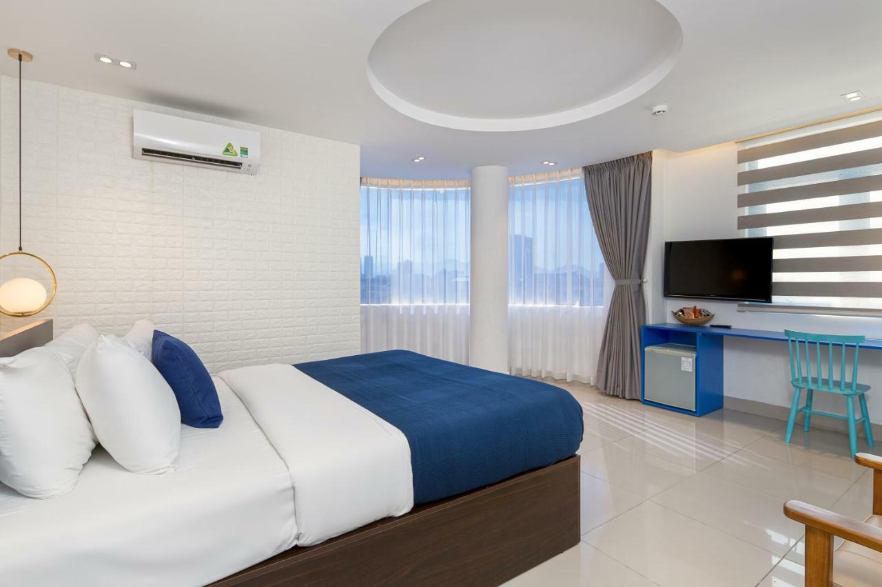 Chill Box Premier- Beach Hotel Da Nang Buitenkant foto
